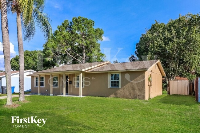 7910 Woodgrove Cir in Tampa, FL - Foto de edificio - Building Photo