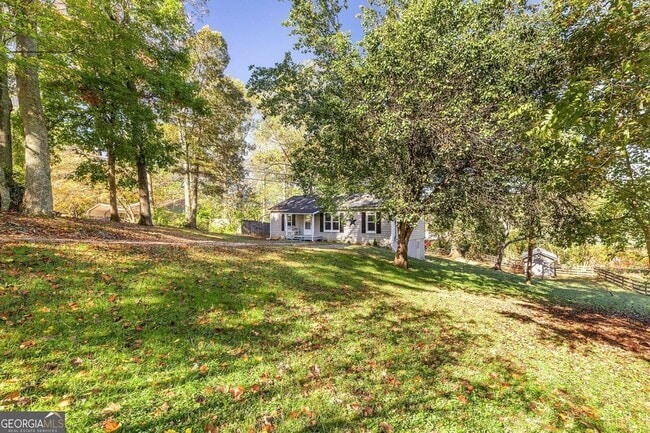 255 Lowry St in Ball Ground, GA - Foto de edificio - Building Photo