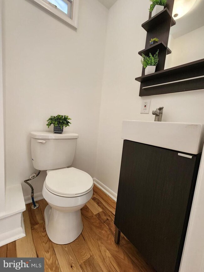 2327 S Rosewood St photo'