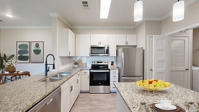 The Shores Apartments in Oklahoma City, OK - Building Photo - Building Photo