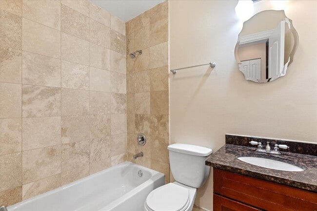 4016 N Central Park Ave, Unit 1E in Chicago, IL - Building Photo - Building Photo