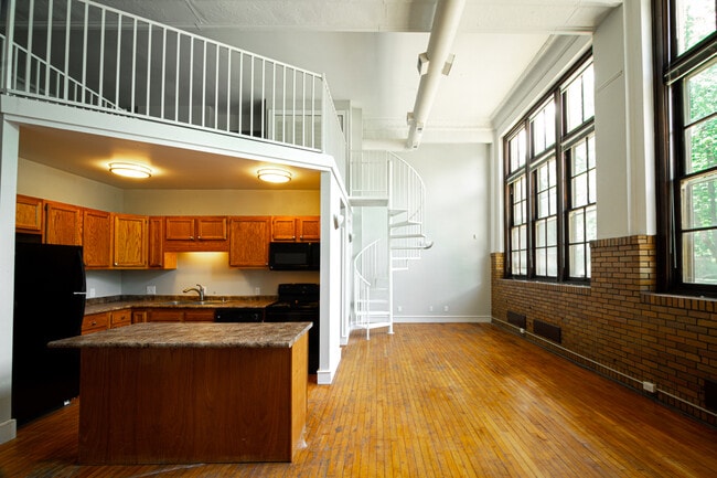 Whittier Place in Indianapolis, IN - Building Photo - Building Photo
