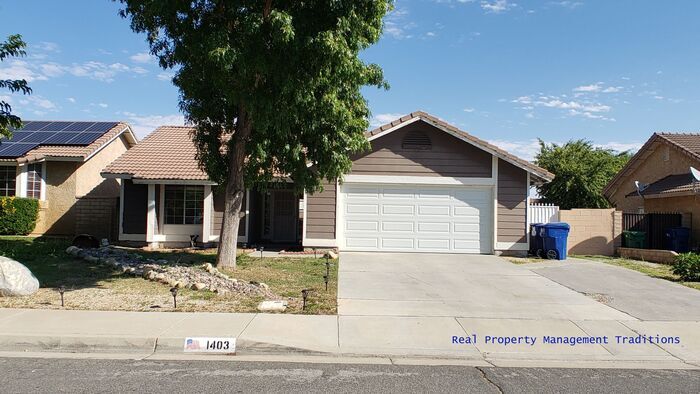 1403 Kings Rd in Palmdale, CA - Building Photo