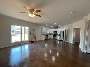 150 Stephens Rd in Hallsville, TX - Foto de edificio - Building Photo