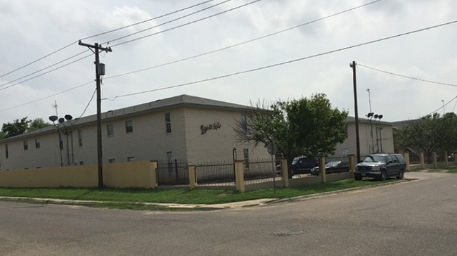 Ligarde Apartments in Laredo, TX - Foto de edificio - Building Photo