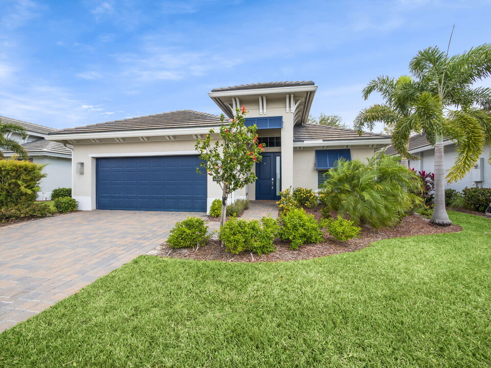 12615 SW Sunrise Lk Ter in Port St. Lucie, FL - Building Photo