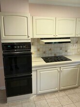 303 Charlton Ct in Silver Spring, MD - Building Photo - Building Photo