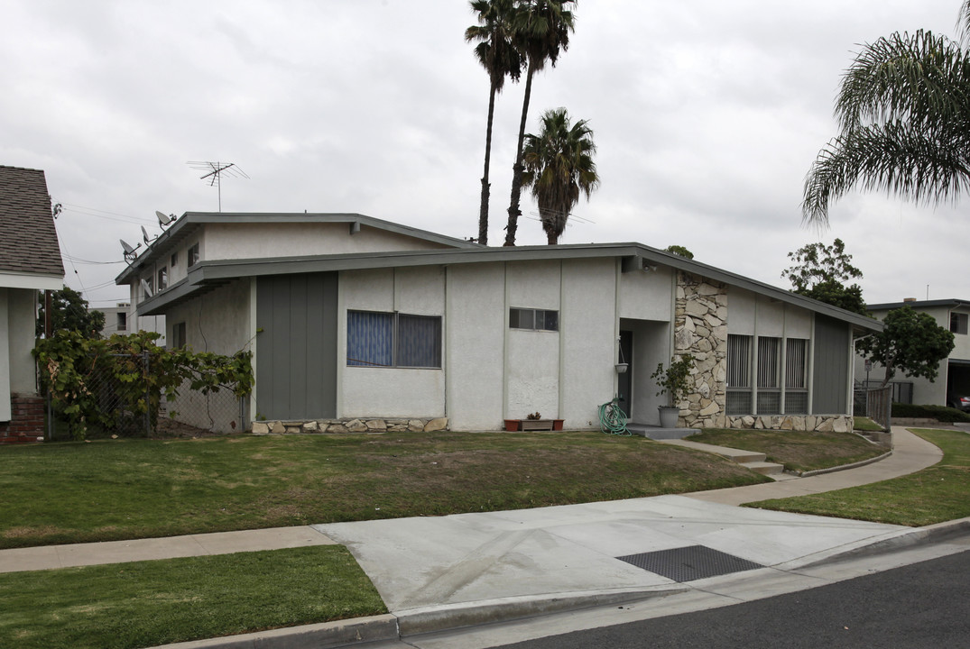 6091 Lemon Ave in Cypress, CA - Building Photo