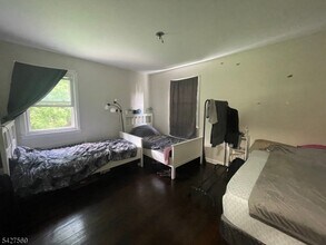 1065 Sayre Rd S in Union, NJ - Building Photo - Building Photo