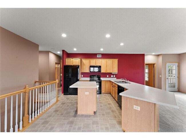 7590 4th St Ln N in Oakdale, MN - Building Photo - Building Photo