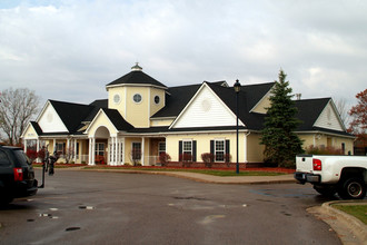 Holly Hills in Holly, MI - Building Photo - Building Photo