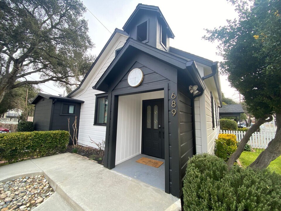 689 Crocker St in Templeton, CA - Building Photo