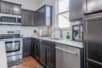15523 Valley View Dr in Overland Park, KS - Building Photo - Building Photo