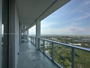 2000 Metropica Wy, Unit 2511 in Sunrise, FL - Building Photo - Building Photo