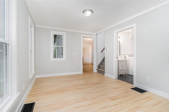 25 Summit St in Fairport, NY - Building Photo - Building Photo