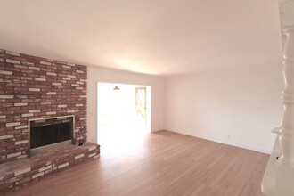 6211 Covington Way in Goleta, CA - Foto de edificio - Building Photo