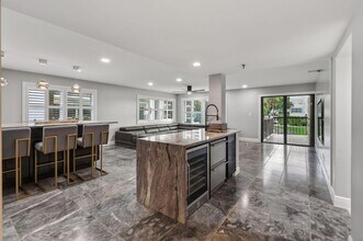 372 Golfview Rd, Unit 201 in North Palm Beach, FL - Building Photo - Building Photo