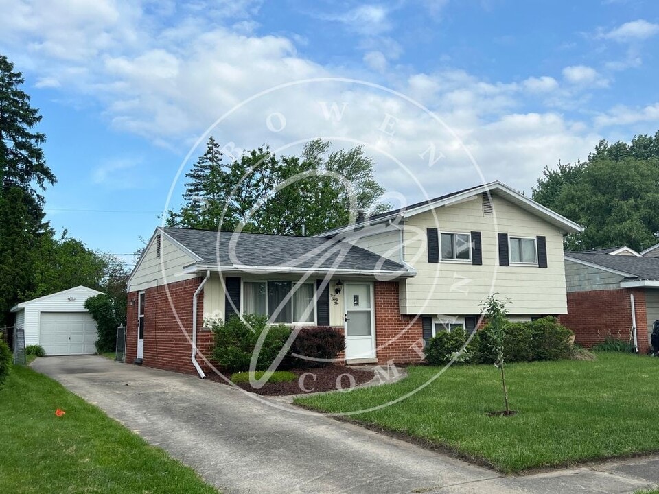 432 S Harefoote St in Holland, OH - Building Photo