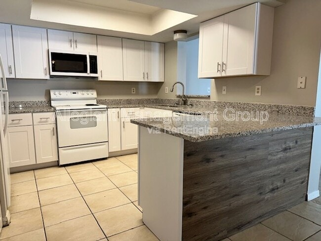 801 Del Prado Dr in Kissimmee, FL - Building Photo - Building Photo