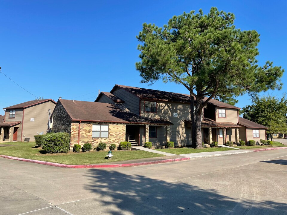 REGENCY PLACE APARTMENTS Photo