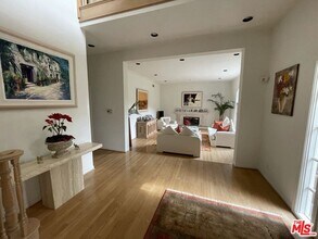 898 N Bundy Dr in Los Angeles, CA - Building Photo - Building Photo