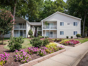 Four Seasons in Yorktown, VA - Building Photo - Building Photo