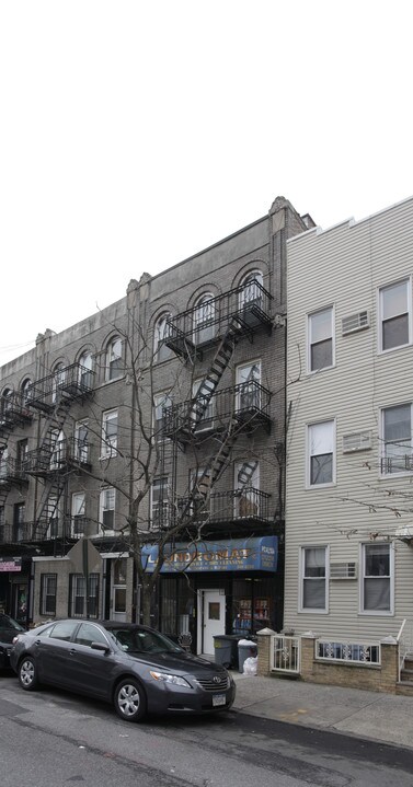 71 Driggs Ave in Brooklyn, NY - Building Photo