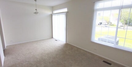 925 Mesa Dr in Lake In The Hills, IL - Building Photo - Building Photo