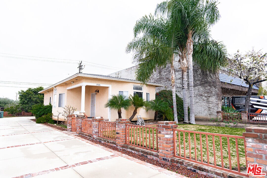 17826 S Hobart Blvd in Gardena, CA - Building Photo