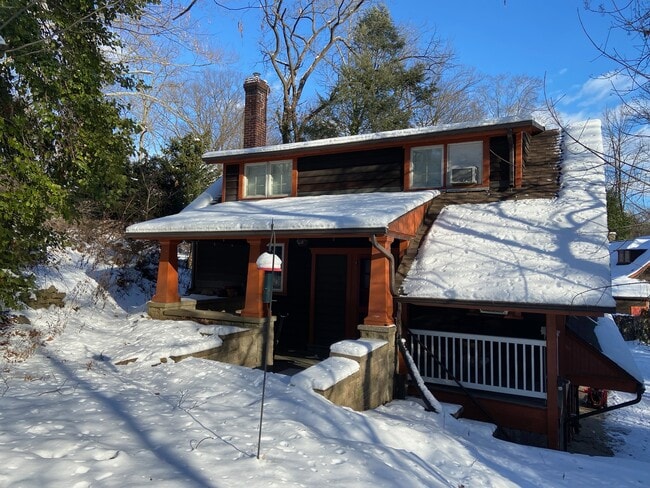 327 Valley Brook Rd, Unit 327 Apartment in Ambler, PA - Building Photo - Building Photo
