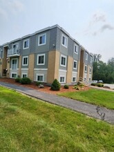 17 Mercury Dr in Londonderry, NH - Building Photo - Building Photo