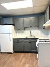 39 Chapman Pl in Bay Shore, NY - Building Photo - Building Photo