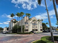 6045 NW 186th St in Hialeah, FL - Foto de edificio - Building Photo