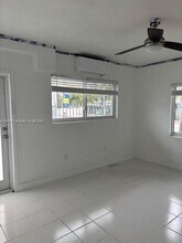 8040 Tatum Waterway Dr in Miami Beach, FL - Building Photo - Building Photo