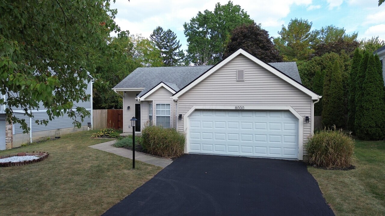 8000 Leaview Dr in Columbus, OH - Building Photo