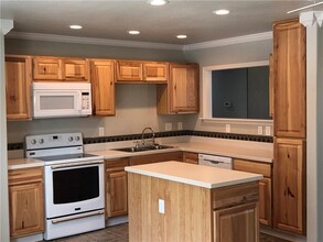 1304 Marshall St in Taylor, TX - Building Photo - Building Photo