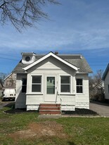 9811 Robinson Ave in Garfield Heights, OH - Building Photo