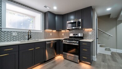 1706 W Balmoral Ave in Chicago, IL - Building Photo - Building Photo