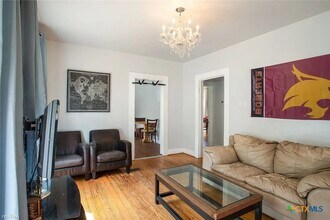431 Lindsey St in San Marcos, TX - Building Photo - Building Photo
