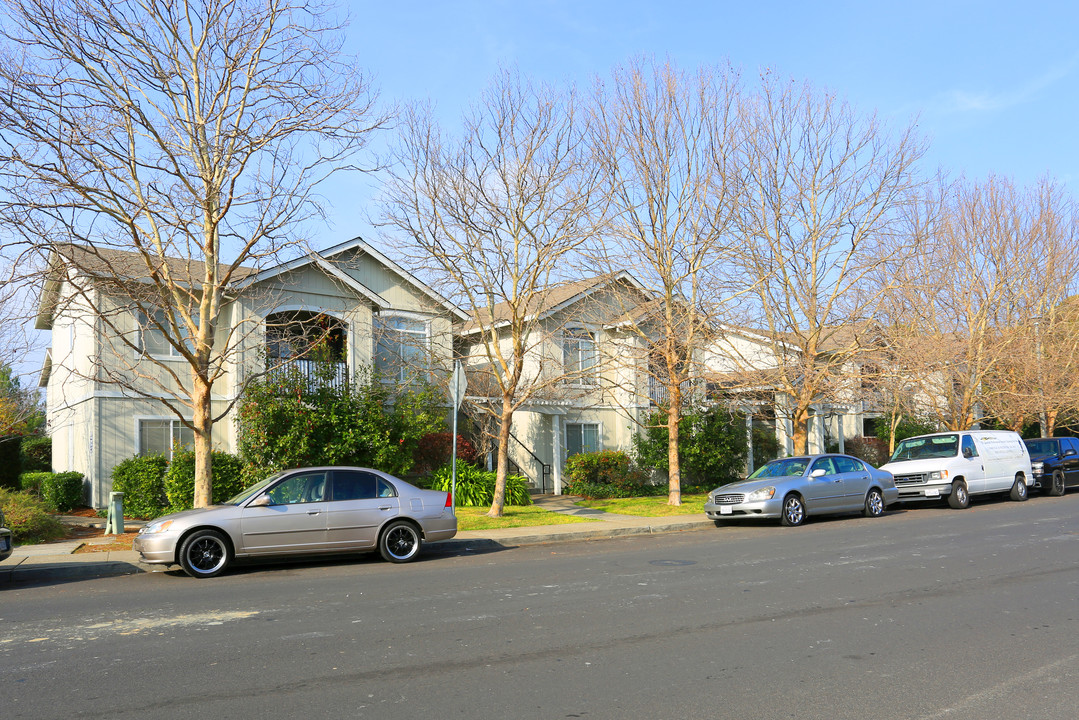 Baypoint Apartments in San Rafael, CA - Building Photo