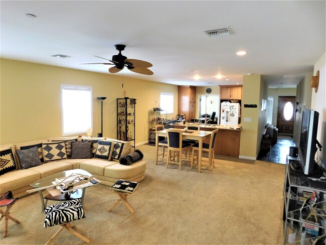 1441 N Naomi St in Burbank, CA - Building Photo - Building Photo