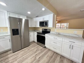 1947 South Carolina Ave NE in St. Petersburg, FL - Building Photo