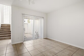 5070 Elmhurst Rd in West Palm Beach, FL - Building Photo - Building Photo