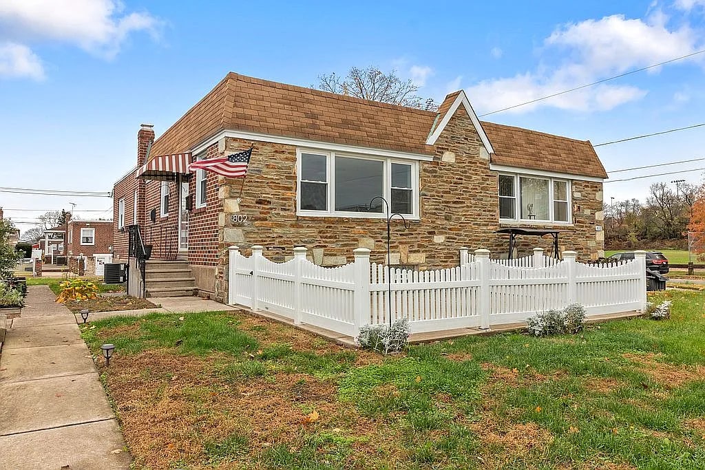 802 Loney St in Philadelphia, PA - Foto de edificio