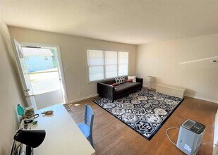 104 Stinson St Ext in Chapel Hill, NC - Building Photo - Building Photo