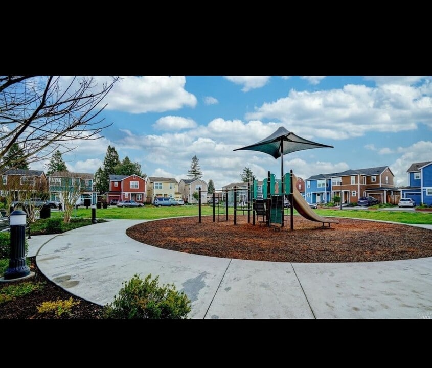 32 Lipton Way in Cotati, CA - Building Photo