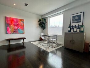 2 W 6th St, Unit 307 in Boston, MA - Building Photo - Building Photo