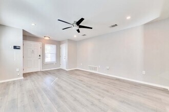 5609 Silver Screen Dr in Austin, TX - Building Photo - Building Photo