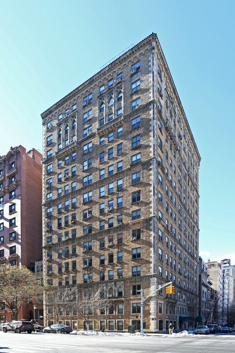 333 West End Ave in New York, NY - Building Photo