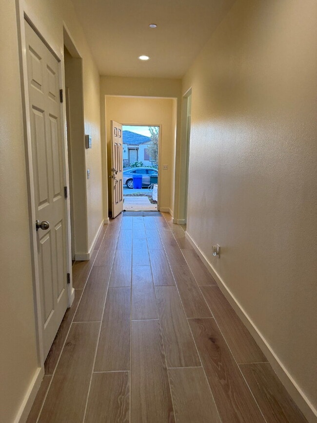 11980 Moss Creek Ct in Adelanto, CA - Building Photo - Building Photo